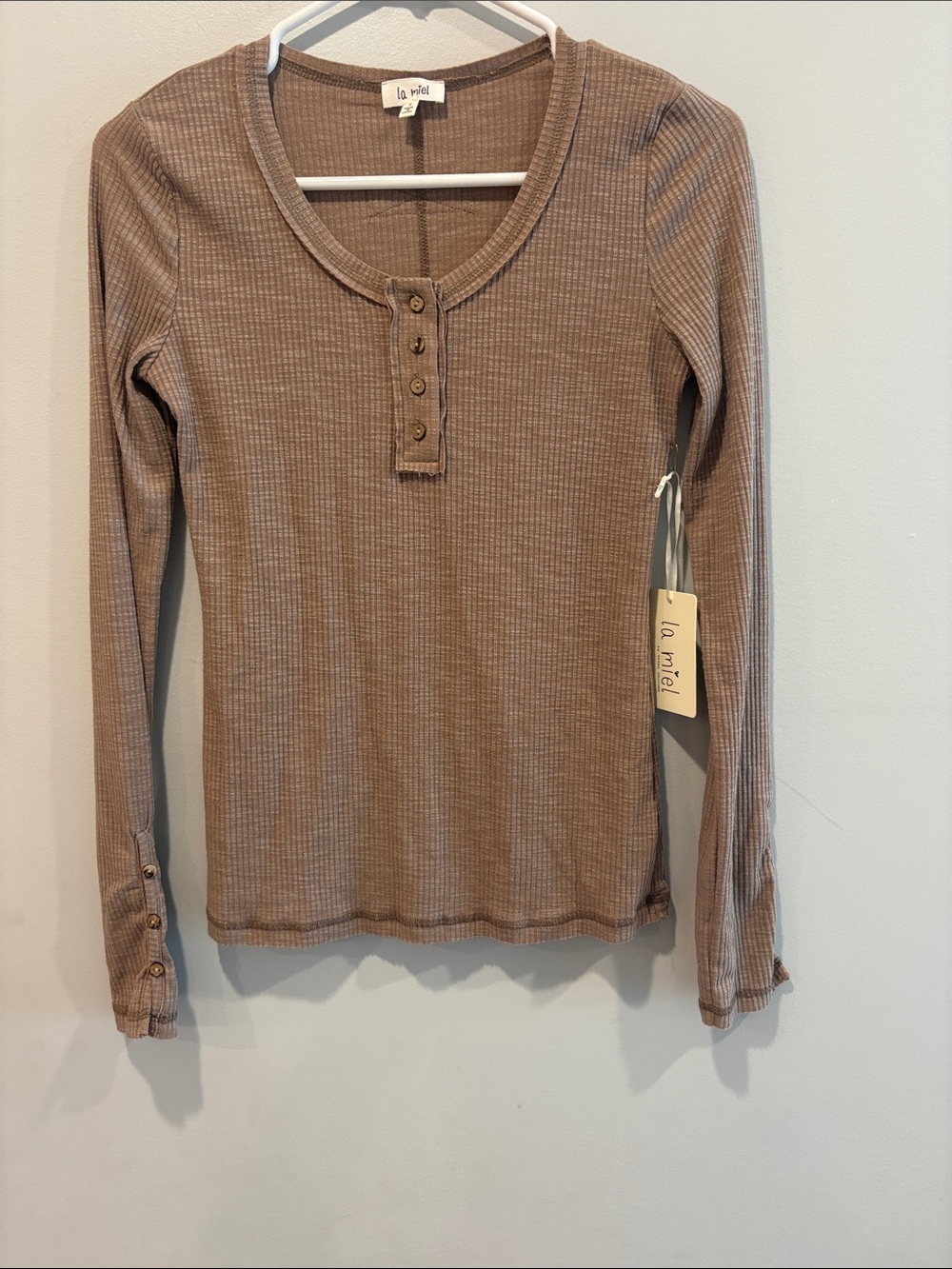 LA MIEL Ribbed Long-Sleeve Henley Top in Taupe ptp 16-18 length 24
